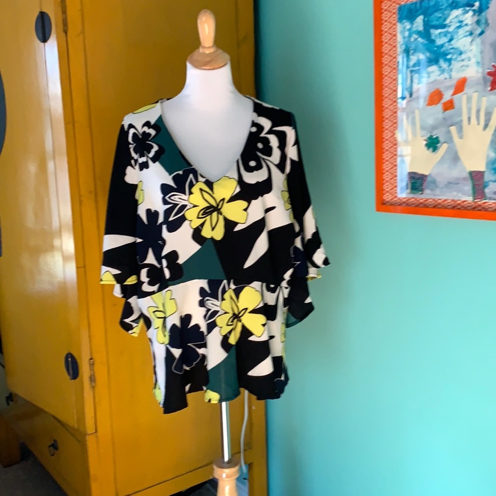 Fun patterned Eloquoii top